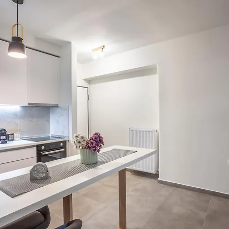 Aretha-simone-your Urban Apartament Saloniki